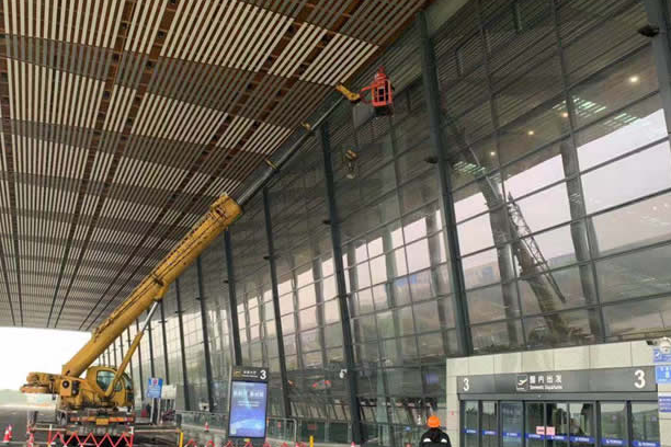 茅箭玻璃幕墙维护和保养